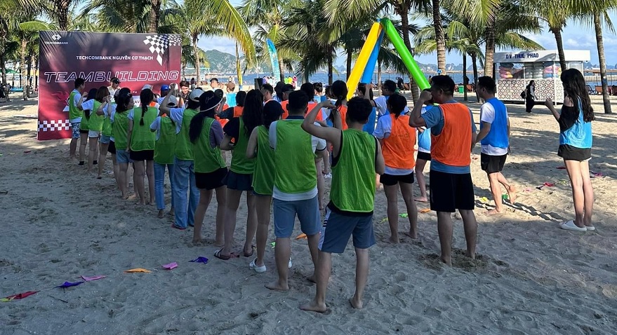 Hoạt động Team Building tại Bãi Biển Sun World Hạ Long