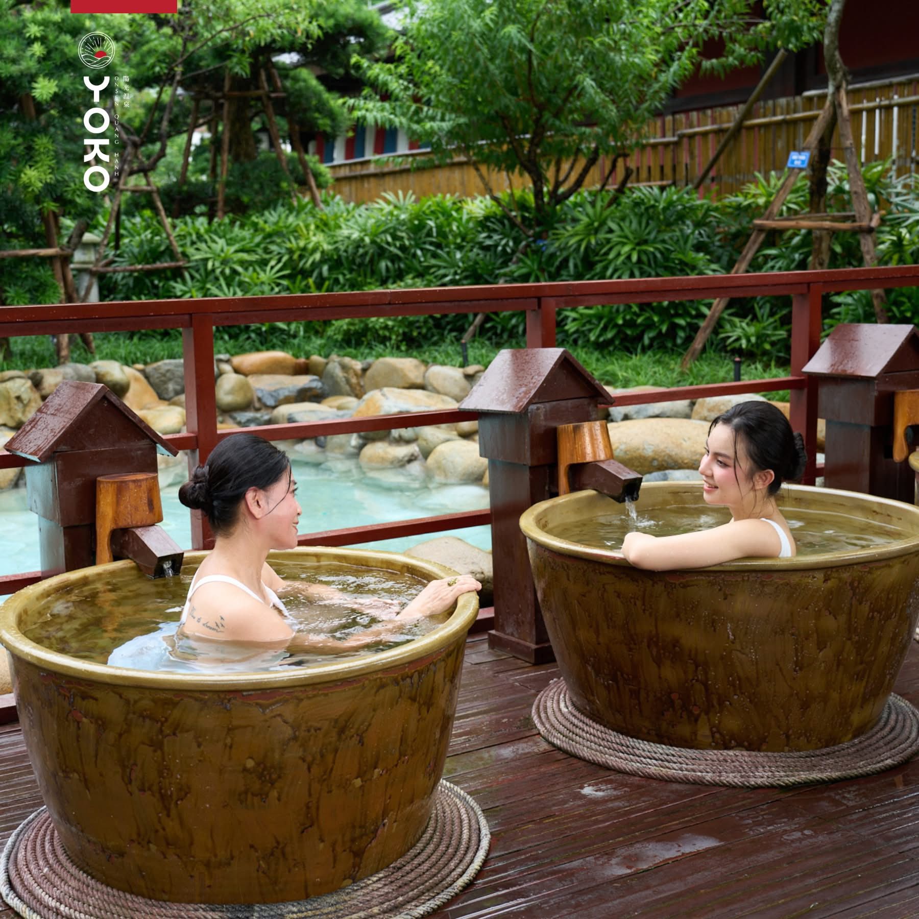 Du khách tắm khoáng nóng tại Onsen Quang Hanh Quảng Ninh